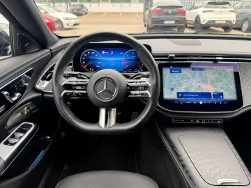 MERCEDES-BENZ E 220 d AMG Line Premium DIGITAL PANO …