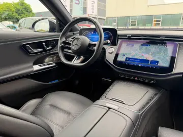 MERCEDES-BENZ E 220 d AMG Line Premium DIGITAL PANO …