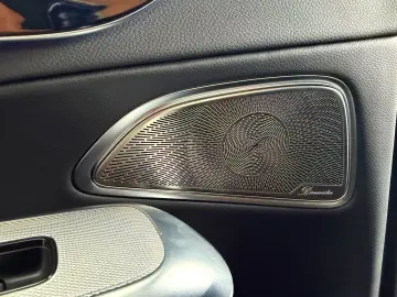 MERCEDES-BENZ E 220 d AMG Line Premium DIGITAL PANO …