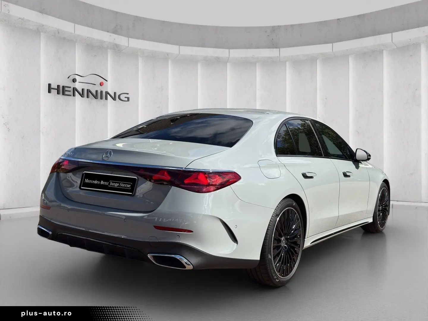MERCEDES-BENZ E 220 d AMG Night Superscreen HUD Burmester 20