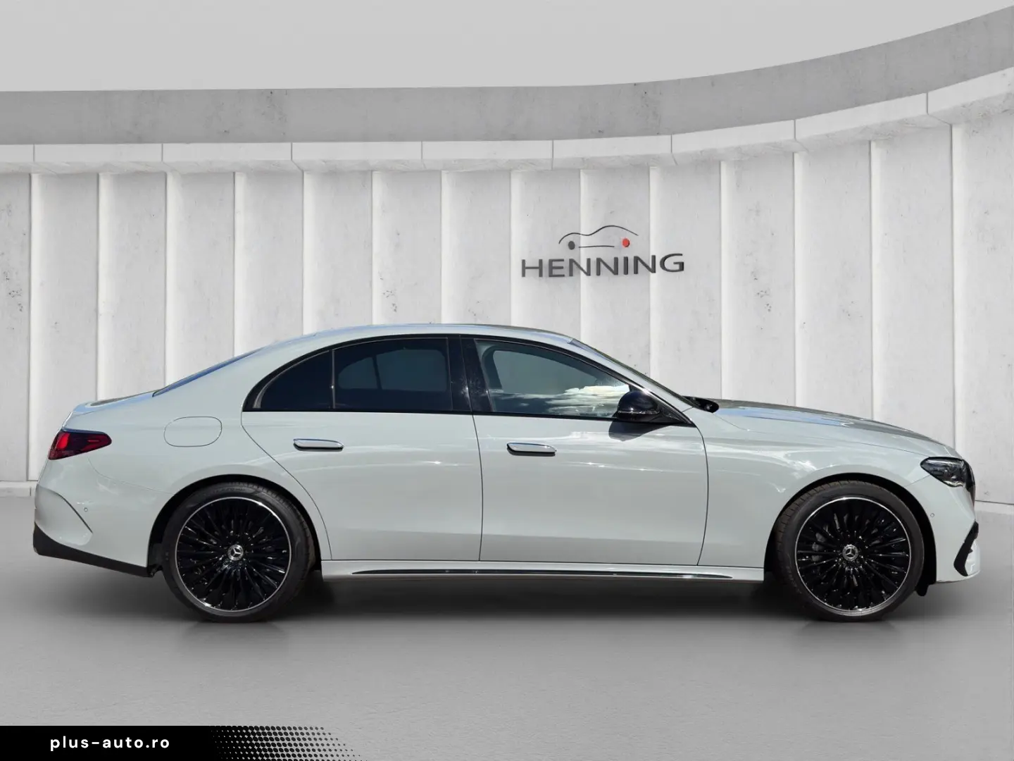 MERCEDES-BENZ E 220 d AMG Night Superscreen HUD Burmester 20