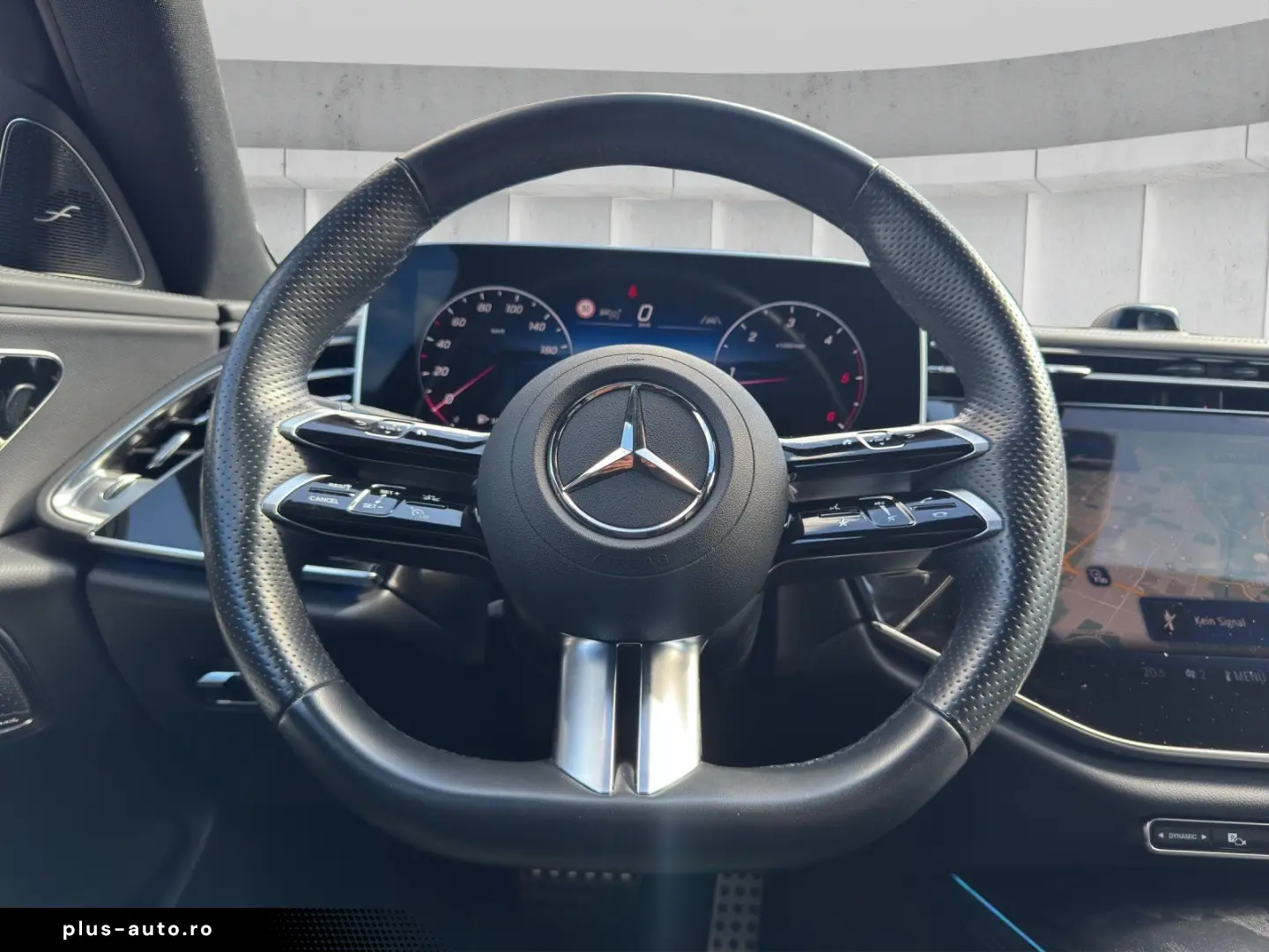 MERCEDES-BENZ E 220 d AMG Night Superscreen HUD Burmester 20