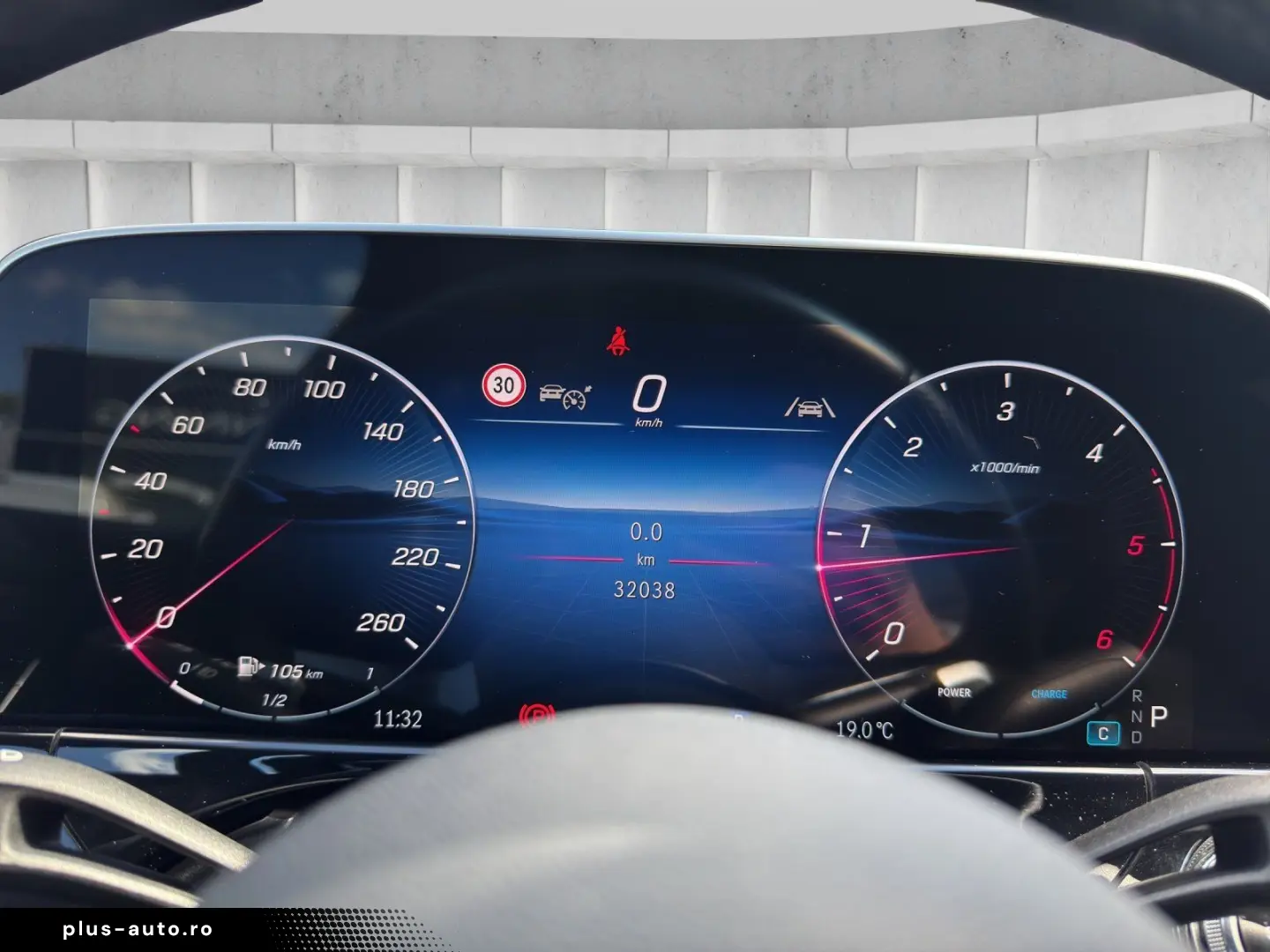 MERCEDES-BENZ E 220 d AMG Night Superscreen HUD Burmester 20