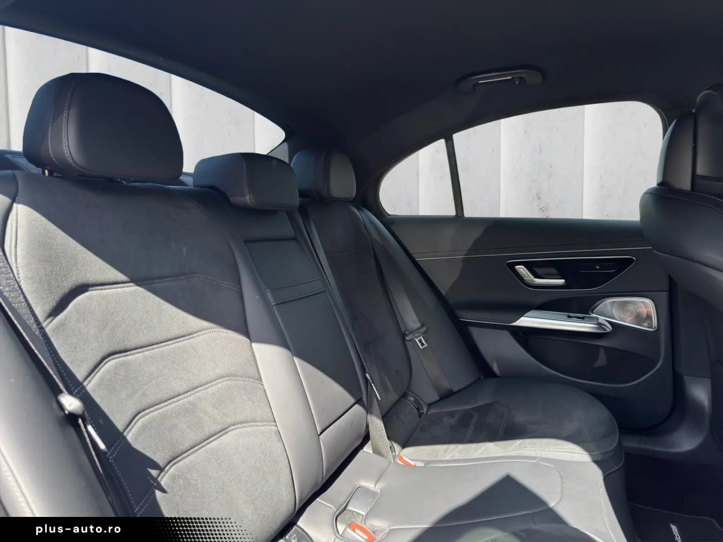 MERCEDES-BENZ E 220 d AMG Night Superscreen HUD Burmester 20