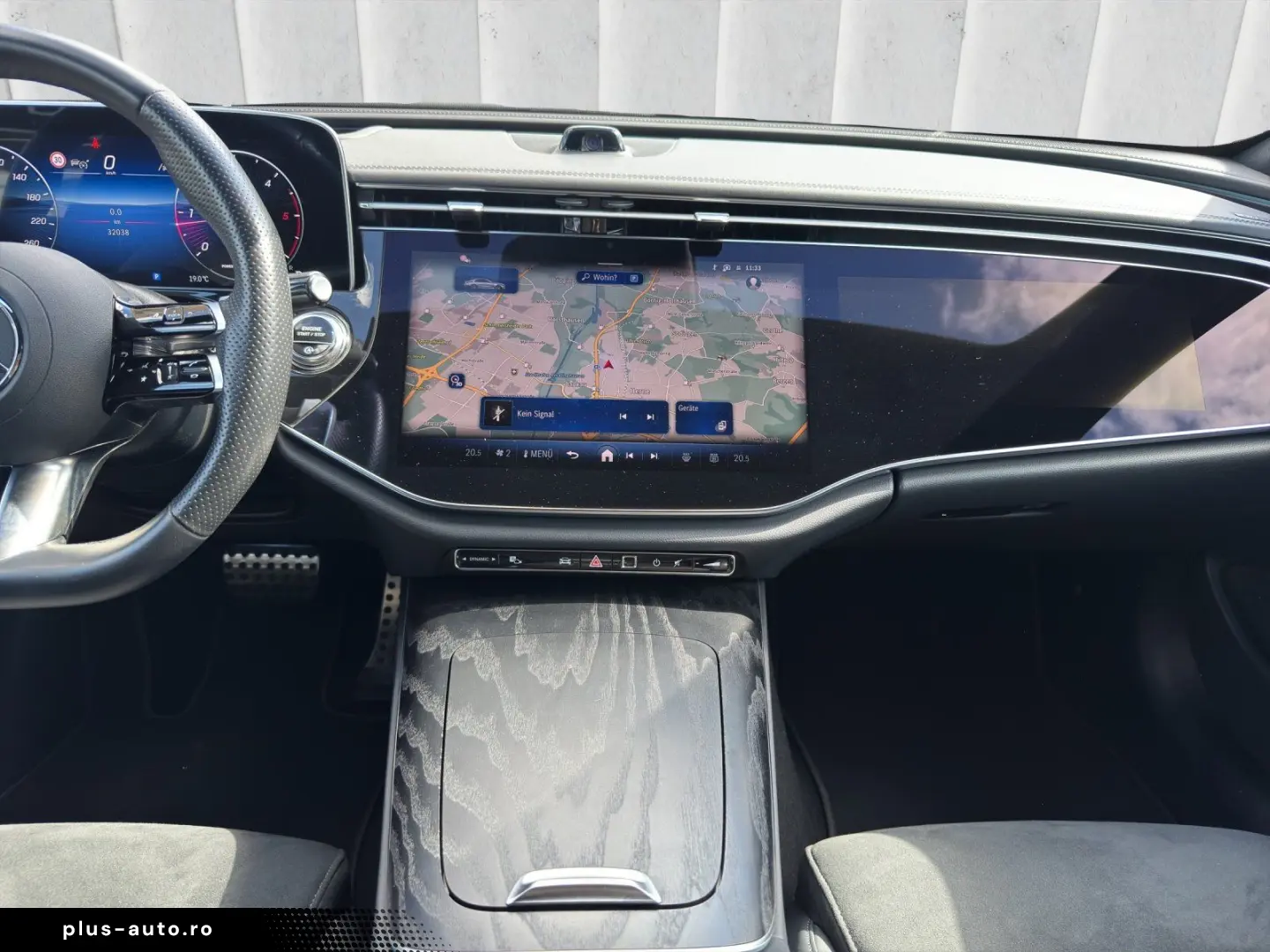 MERCEDES-BENZ E 220 d AMG Night Superscreen HUD Burmester 20