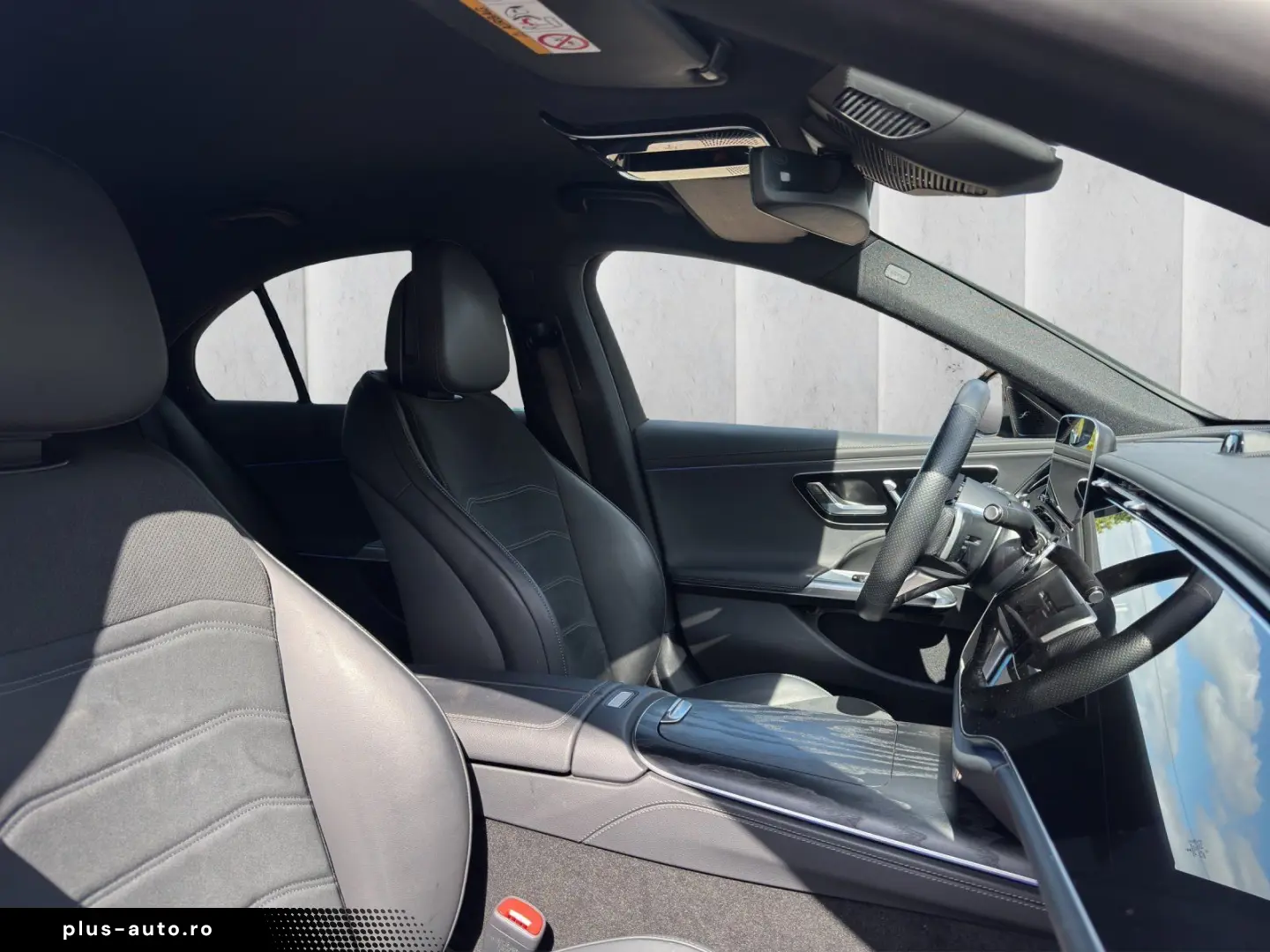 MERCEDES-BENZ E 220 d AMG Night Superscreen HUD Burmester 20