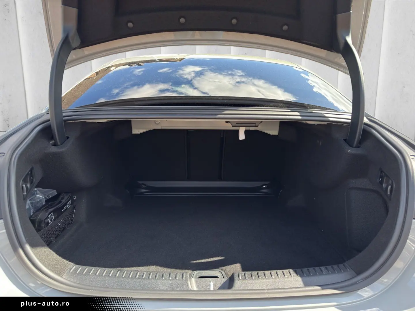 MERCEDES-BENZ E 220 d AMG Night Superscreen HUD Burmester 20