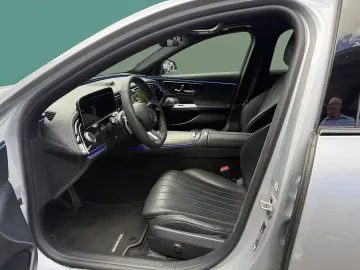 MERCEDES-BENZ E 220 d AMG SCREEN NIGHT PANO DIST 360…