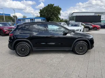 MERCEDES-BENZ EQA 350 4m AMG DISTR Pano 360 Memory 2…