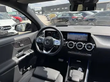 MERCEDES-BENZ EQA 350 4m AMG DISTR Pano 360 Memory 2…