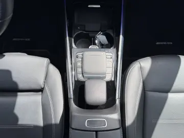 MERCEDES-BENZ EQA 350 4m AMG DISTR Pano 360 Memory 2…