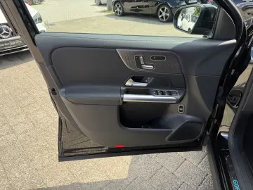 MERCEDES-BENZ EQA 350 4m AMG DISTR Pano 360 Memory 2…