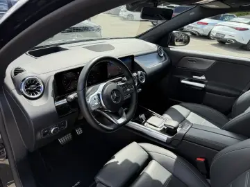 MERCEDES-BENZ EQA 350 4m AMG DISTR Pano 360 Memory 2…