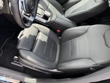 MERCEDES-BENZ EQA 350 4m AMG DISTR Pano 360 Memory 2…