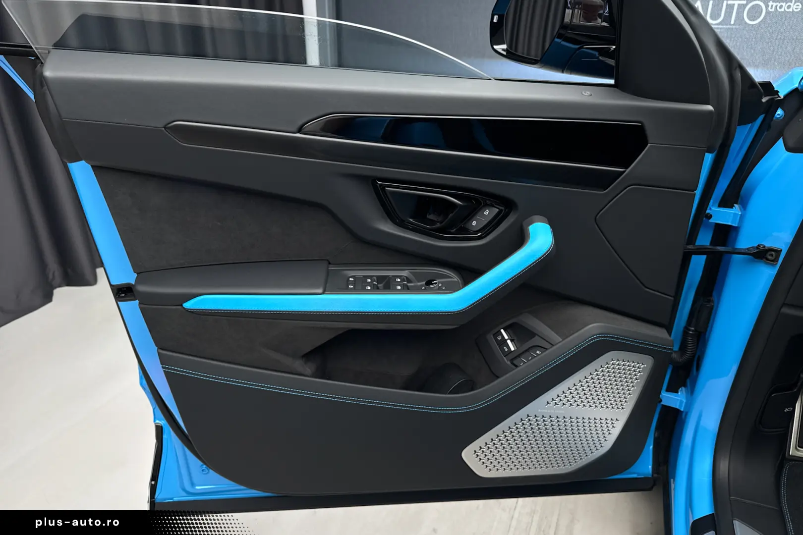 2025 Lamborghini Urus SE Blu Cepheus B&O 3D 23  Pano