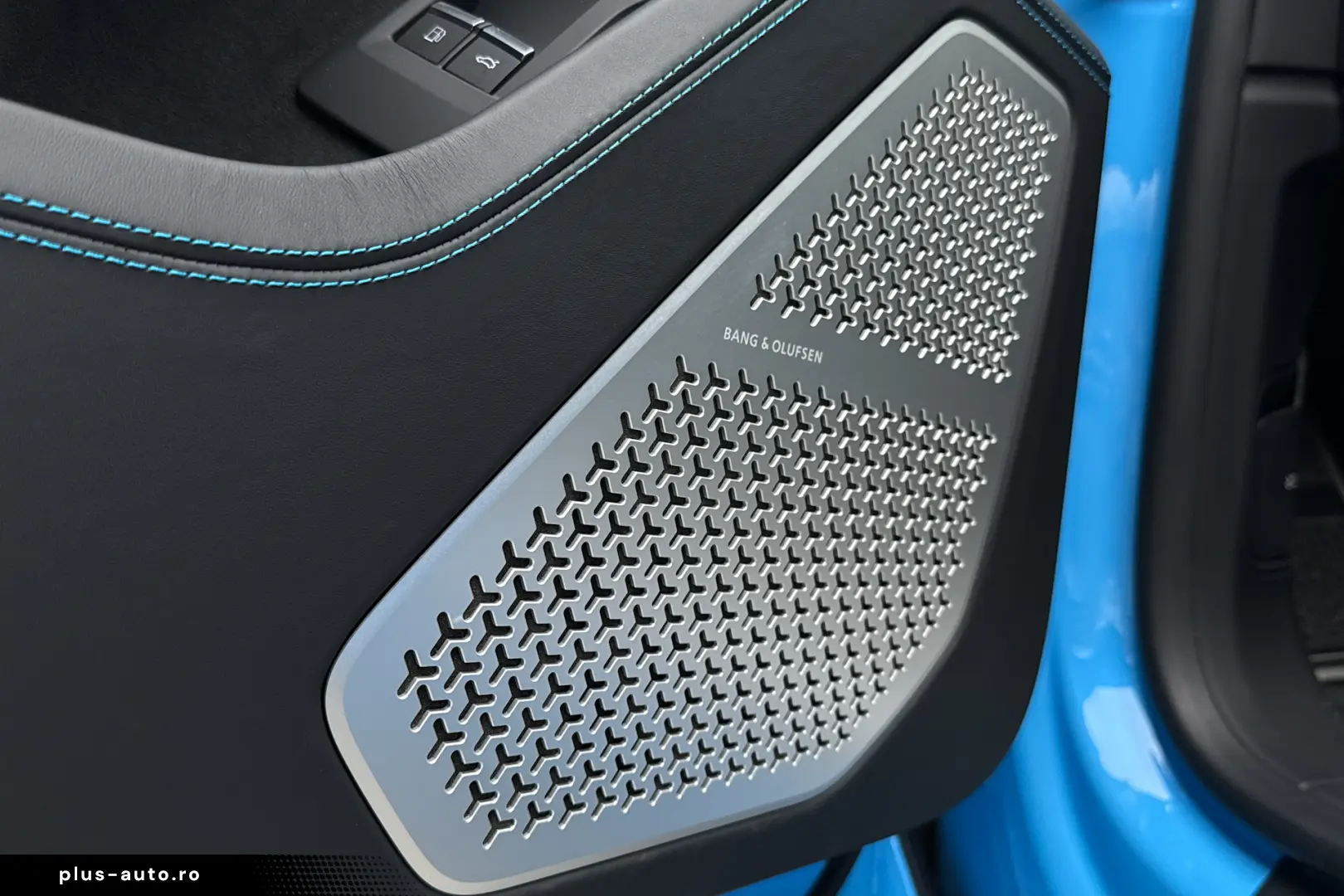 2025 Lamborghini Urus SE Blu Cepheus B&O 3D 23  Pano