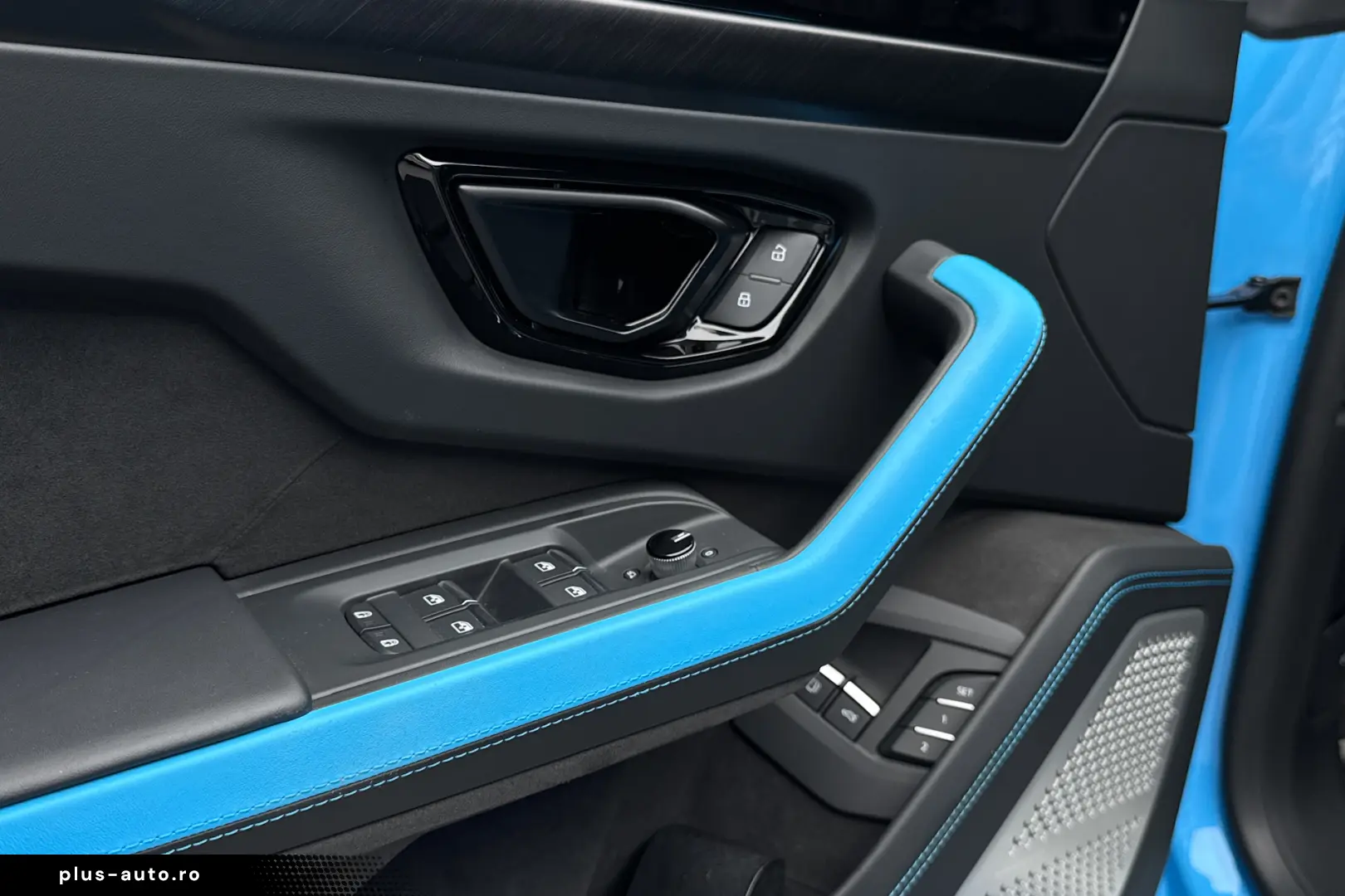 2025 Lamborghini Urus SE Blu Cepheus B&O 3D 23  Pano