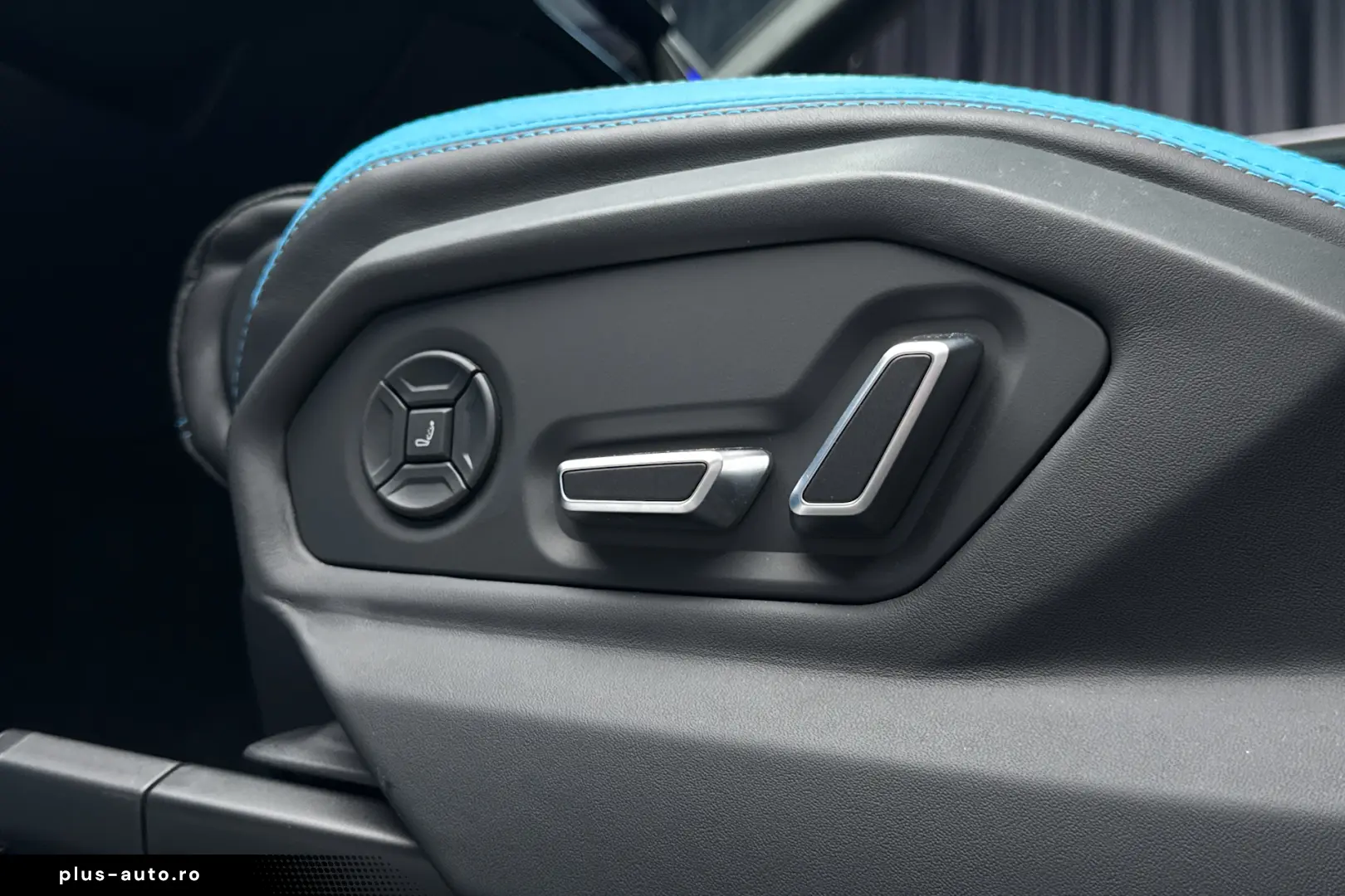 2025 Lamborghini Urus SE Blu Cepheus B&O 3D 23  Pano