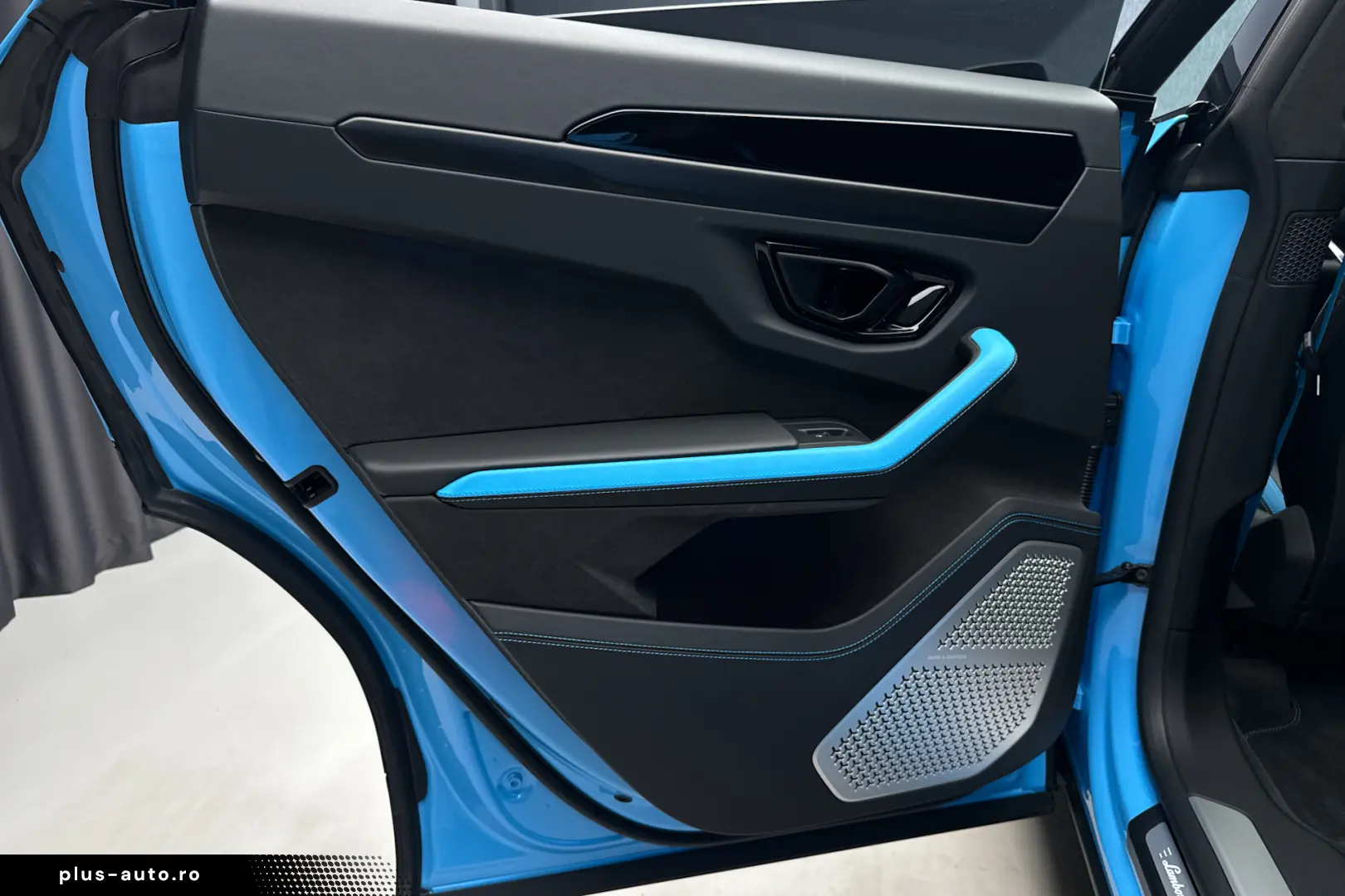 2025 Lamborghini Urus SE Blu Cepheus B&O 3D 23  Pano