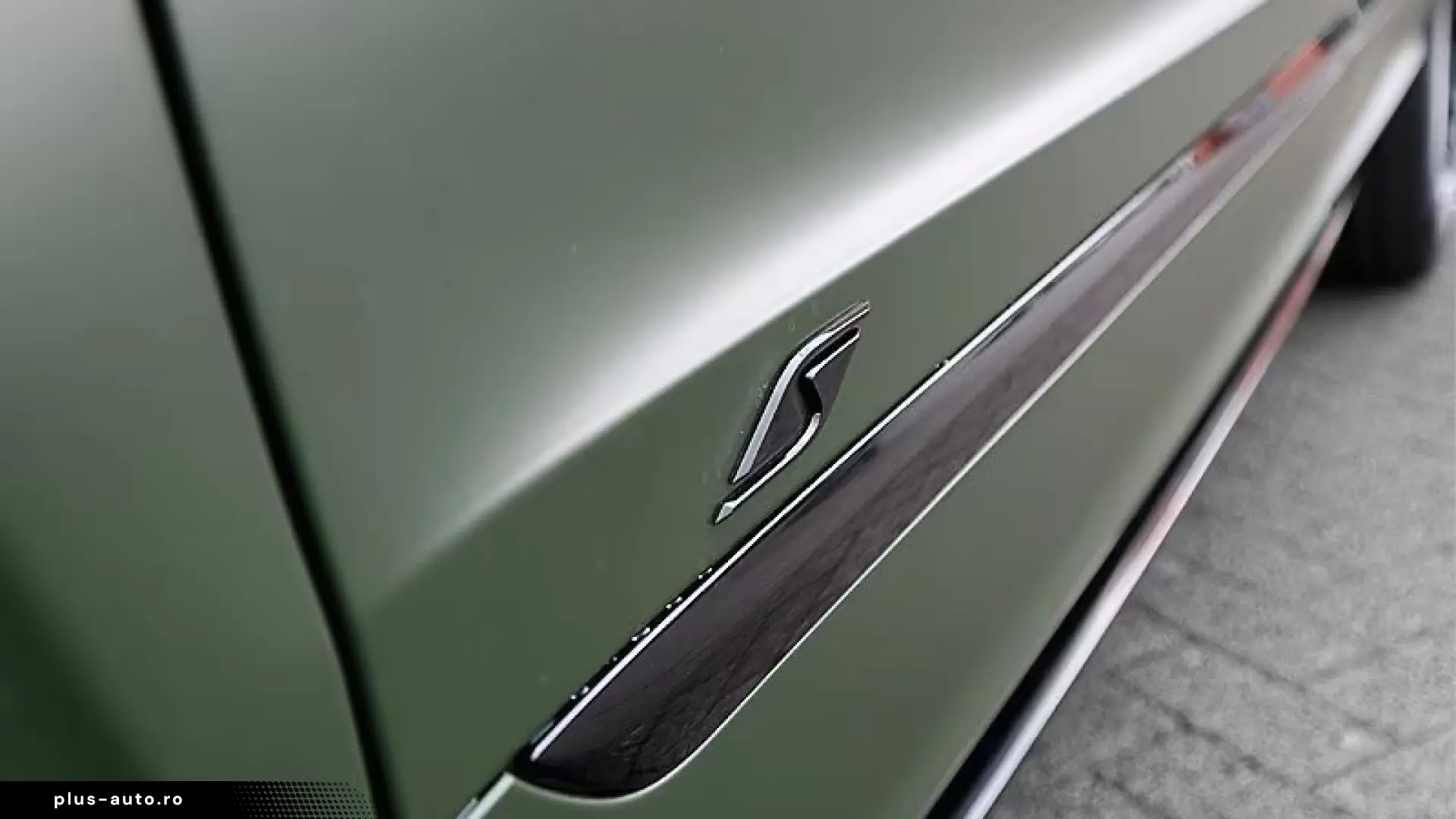 Bentley Bentayga V8 S  Satin Naim Parking Heater