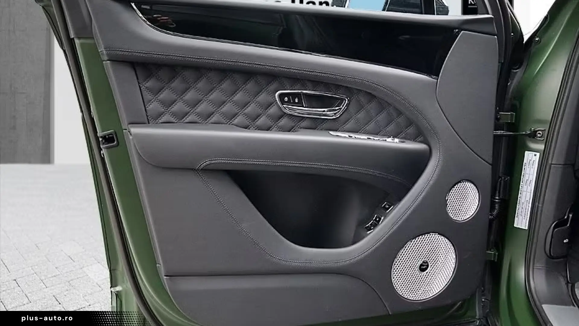 Bentley Bentayga V8 S  Satin Naim Parking Heater