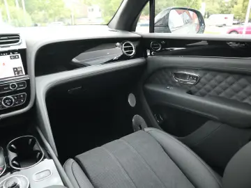 Bentley Bentayga V8 S  Satin Naim Parking Heater