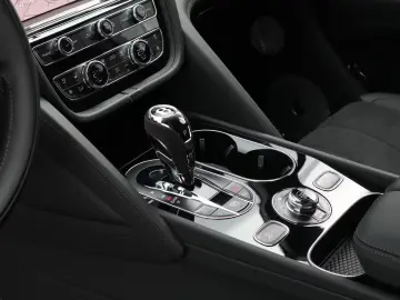 Bentley Bentayga V8 S  Satin Naim Parking Heater