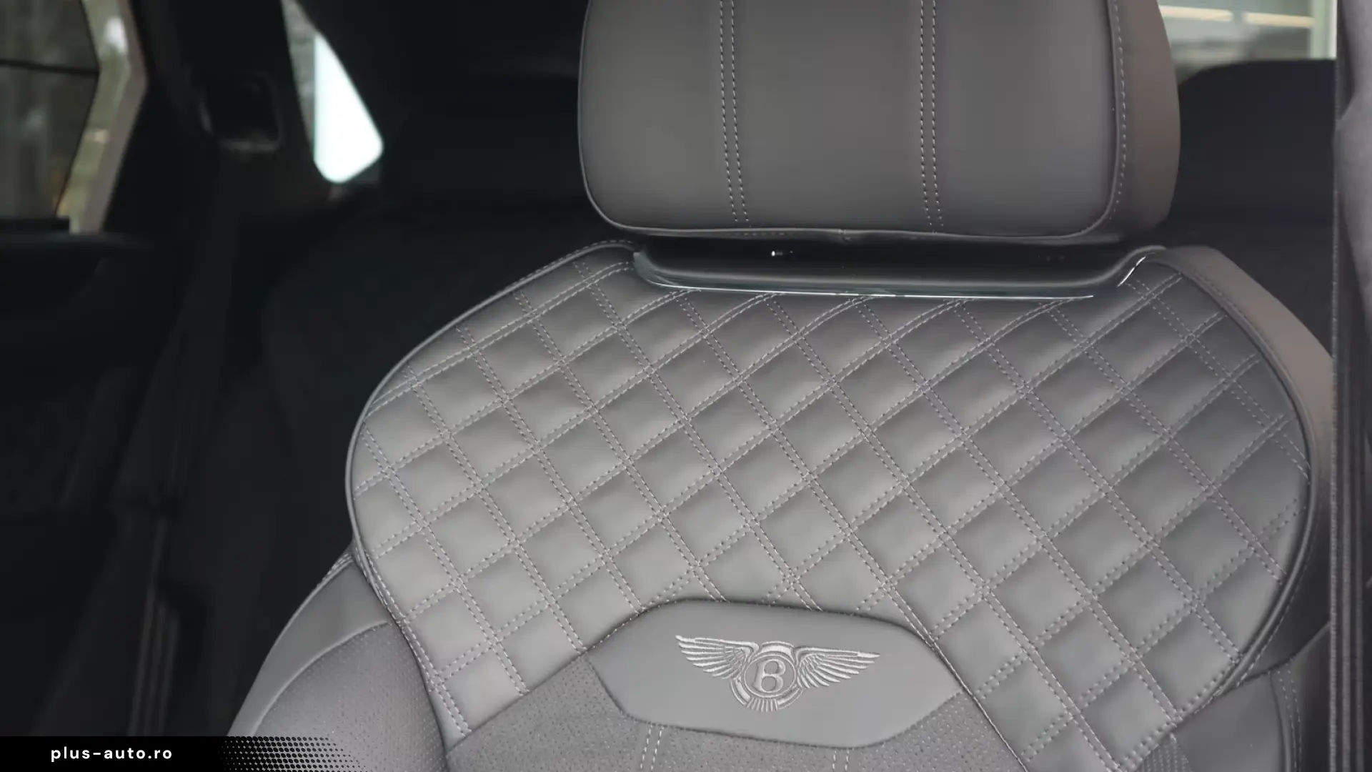 Bentley Bentayga V8 S  Satin Naim Parking Heater