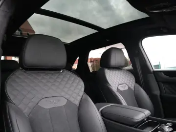 Bentley Bentayga V8 S  Satin Naim Parking Heater