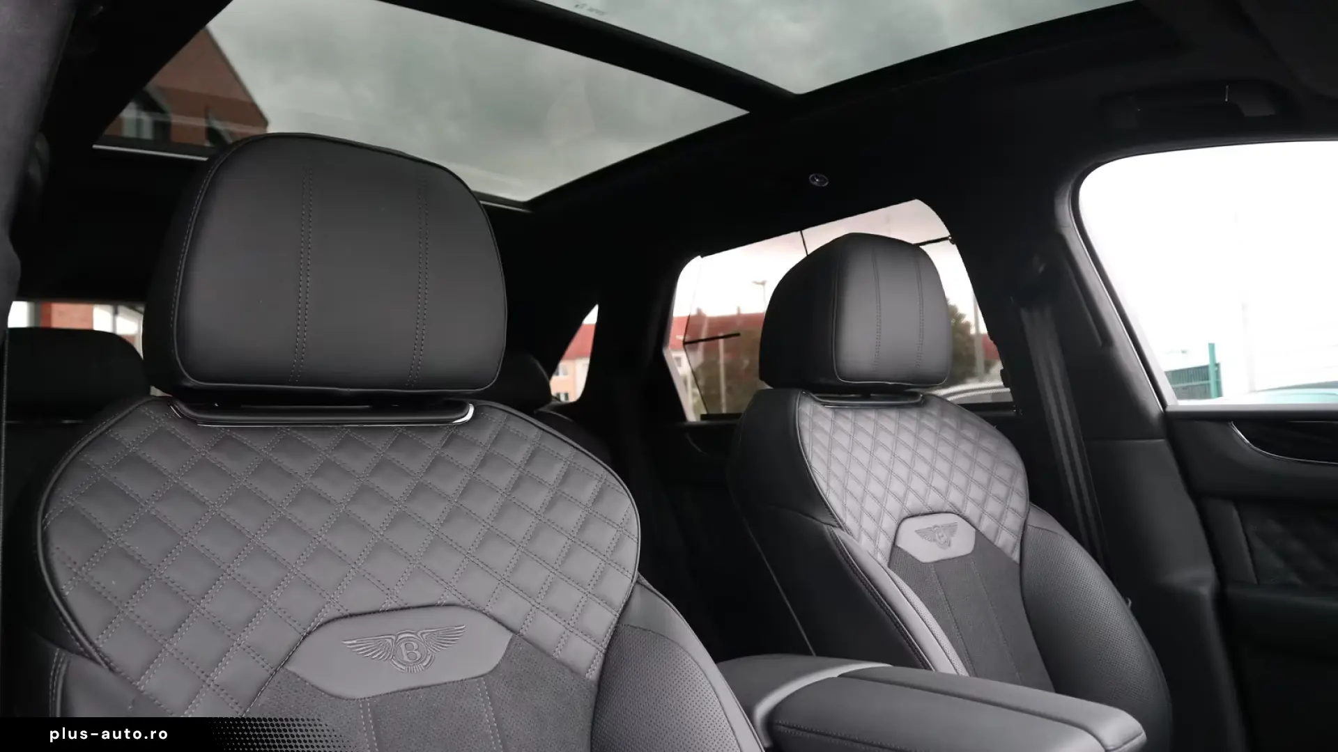 Bentley Bentayga V8 S  Satin Naim Parking Heater