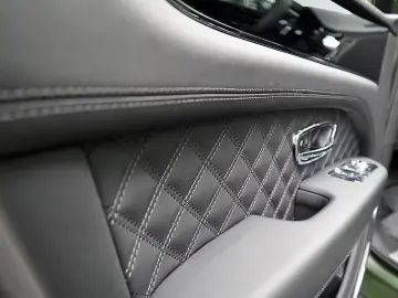 Bentley Bentayga V8 S  Satin Naim Parking Heater