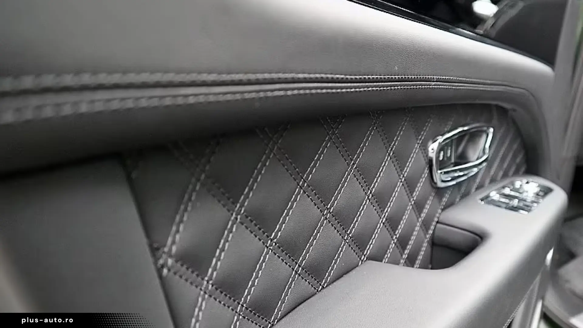 Bentley Bentayga V8 S  Satin Naim Parking Heater