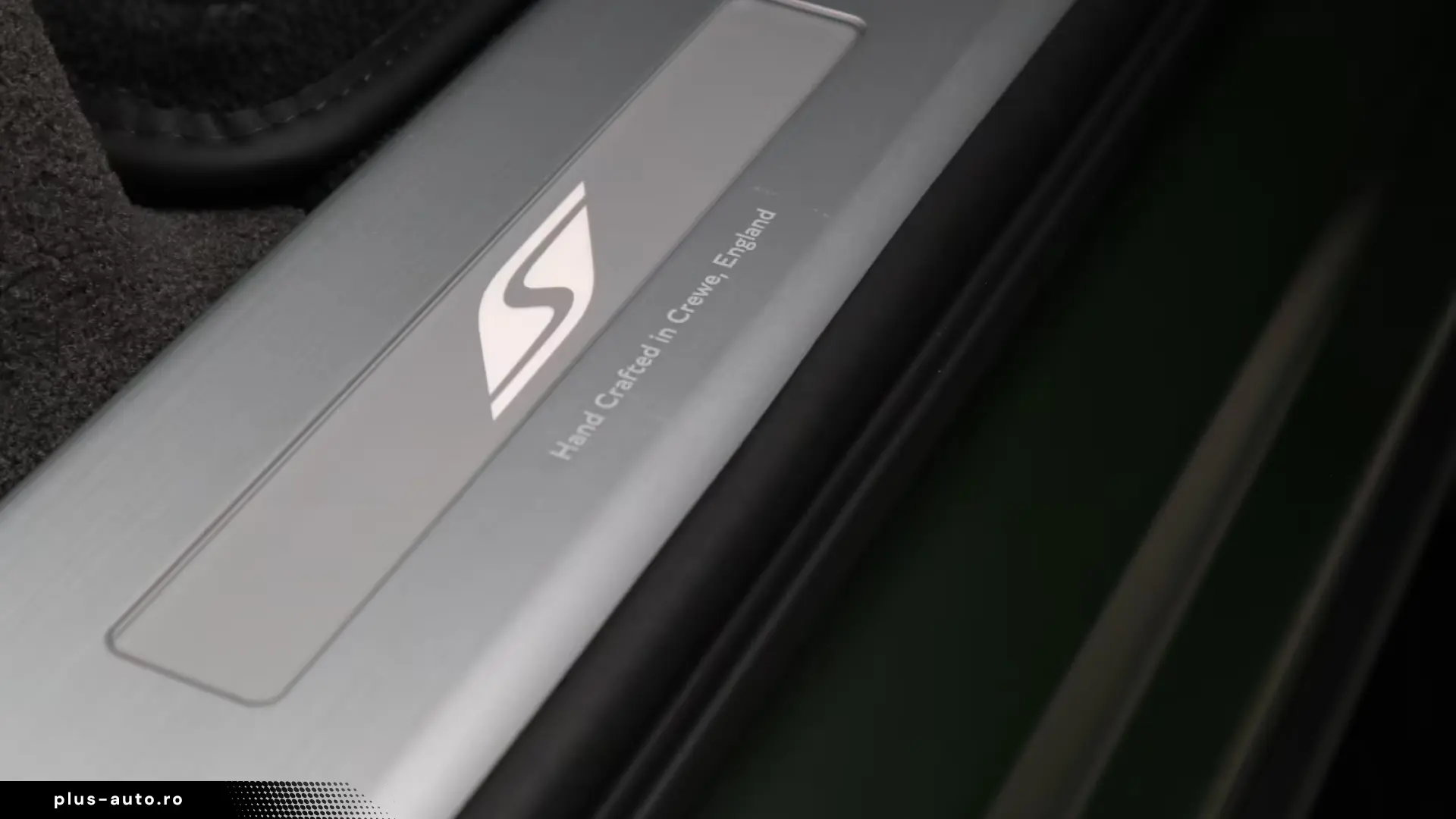 Bentley Bentayga V8 S  Satin Naim Parking Heater