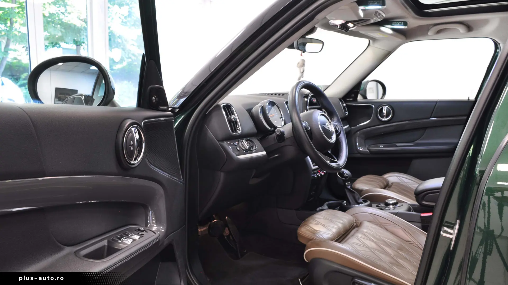 MINI COUNTRYMAN S ALL4 AT HARMAN KARDON PANORAMA