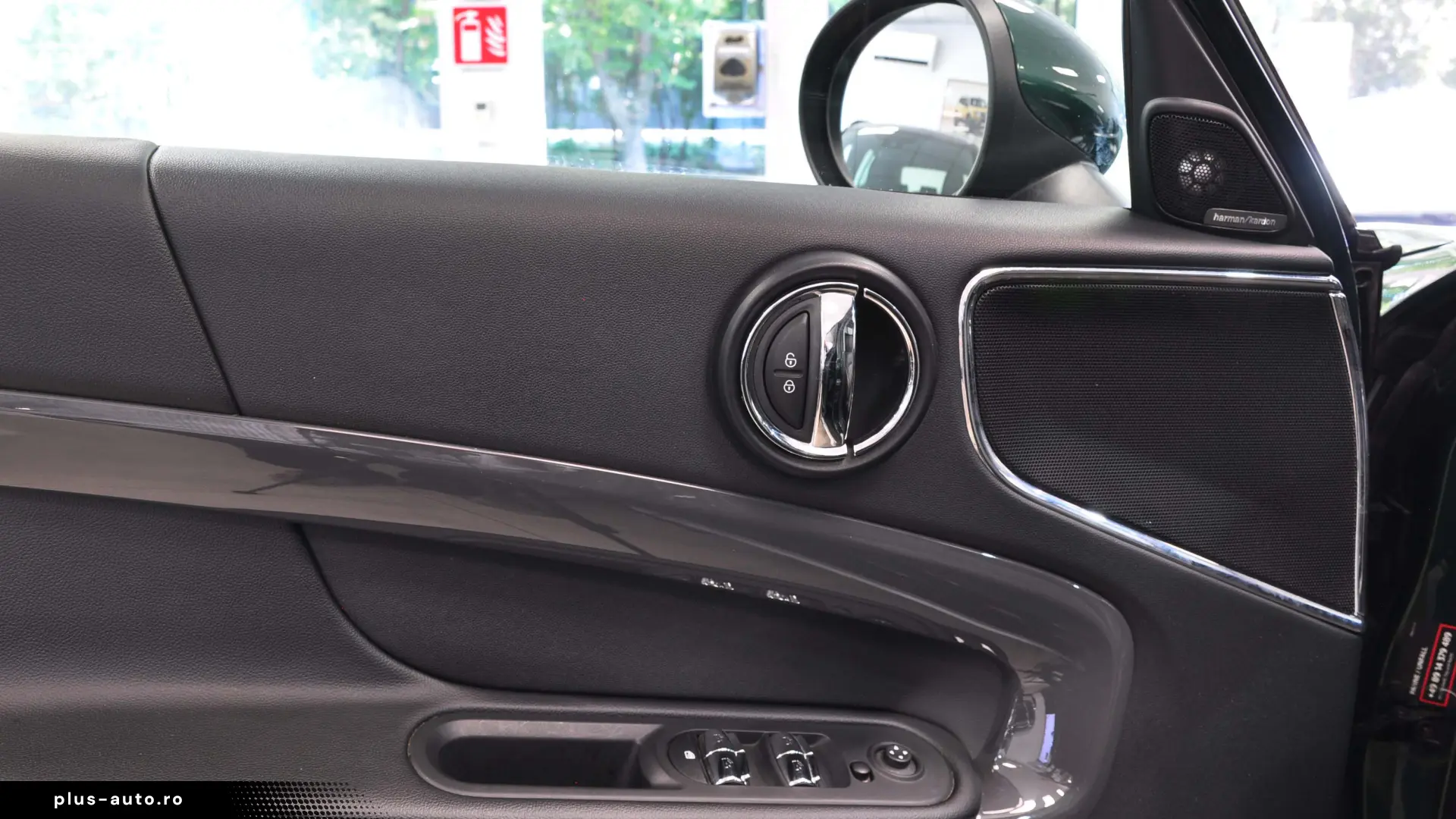 MINI COUNTRYMAN S ALL4 AT HARMAN KARDON PANORAMA
