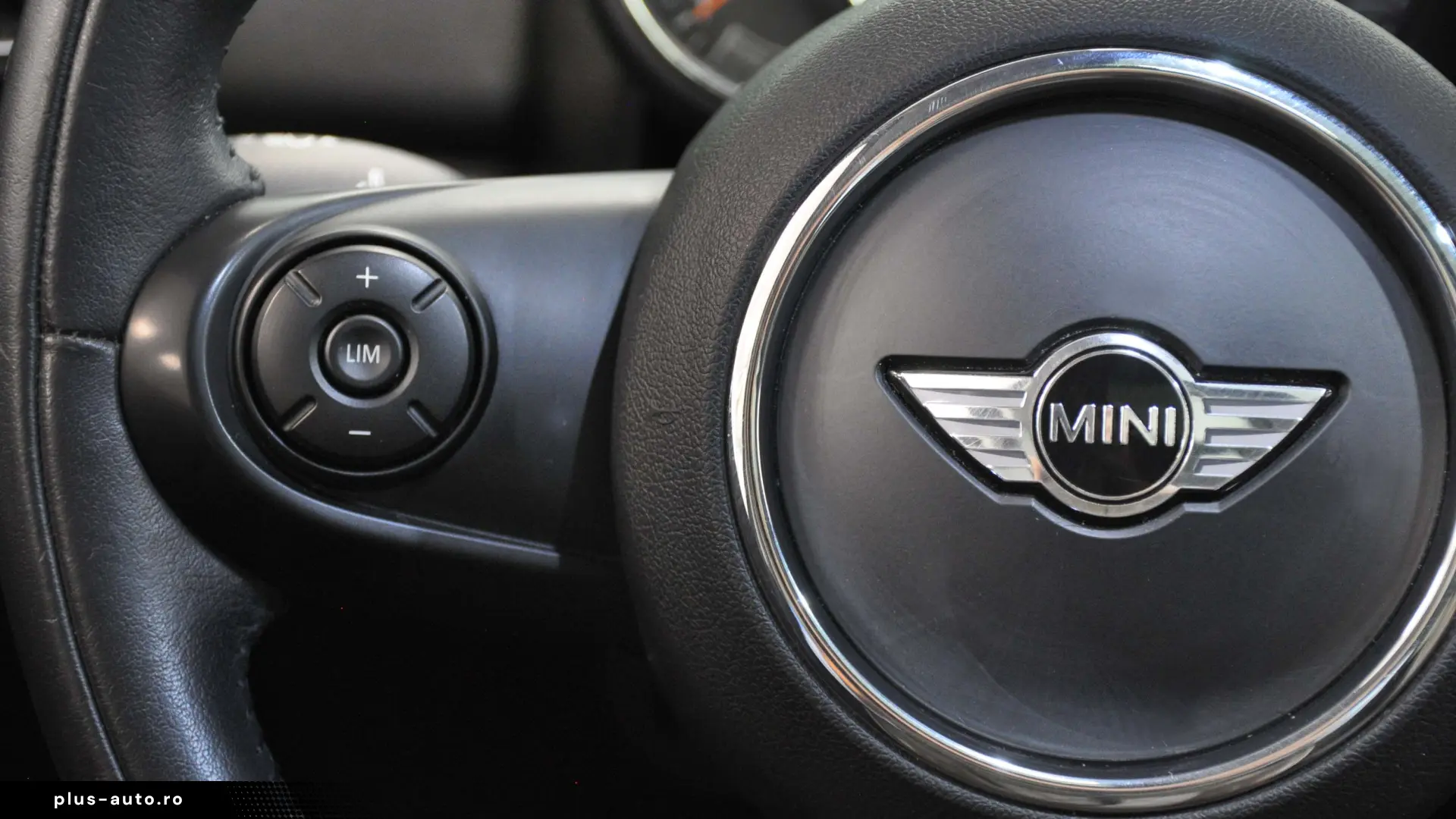 MINI COUNTRYMAN S ALL4 AT HARMAN KARDON PANORAMA