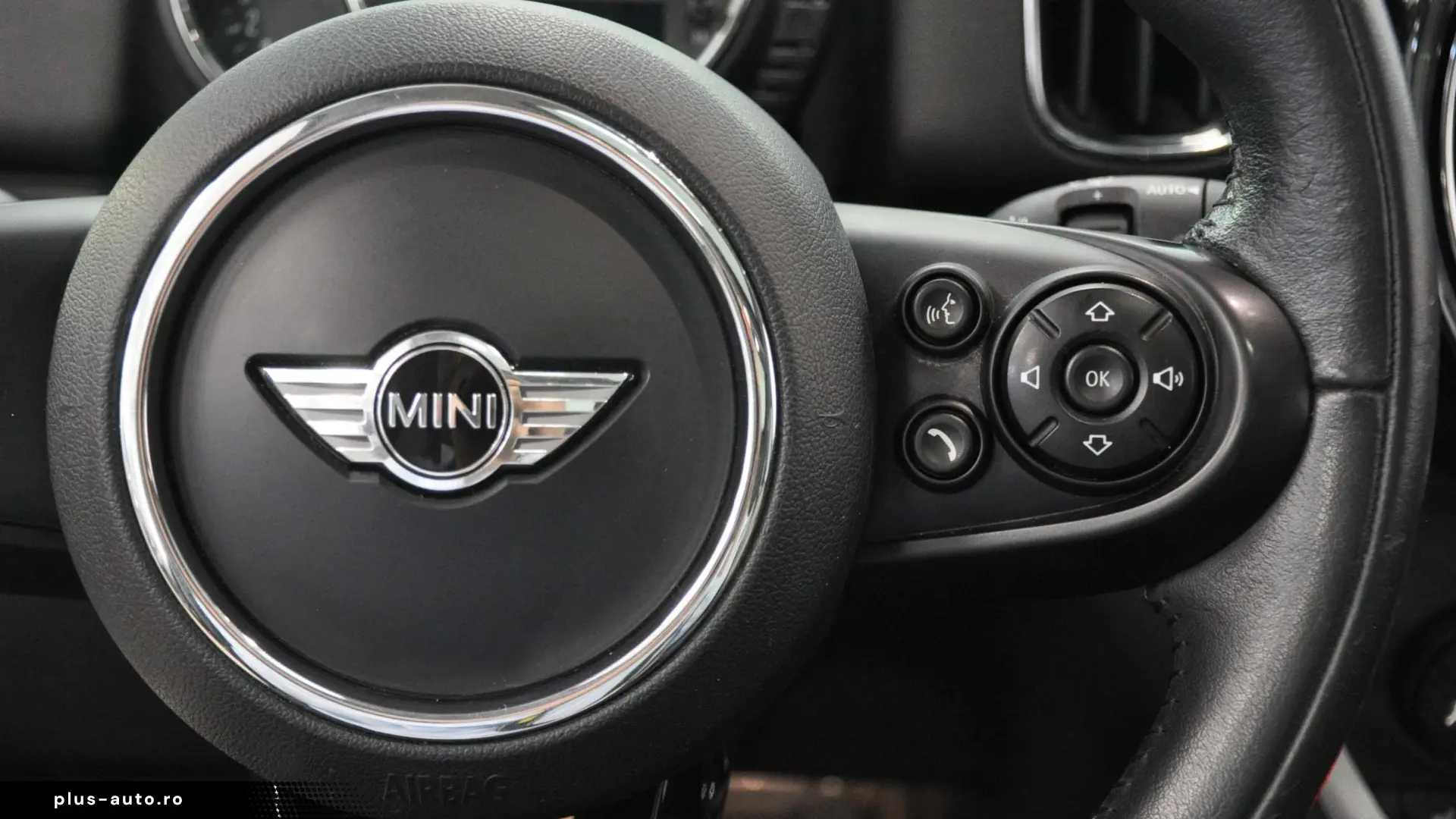 MINI COUNTRYMAN S ALL4 AT HARMAN KARDON PANORAMA