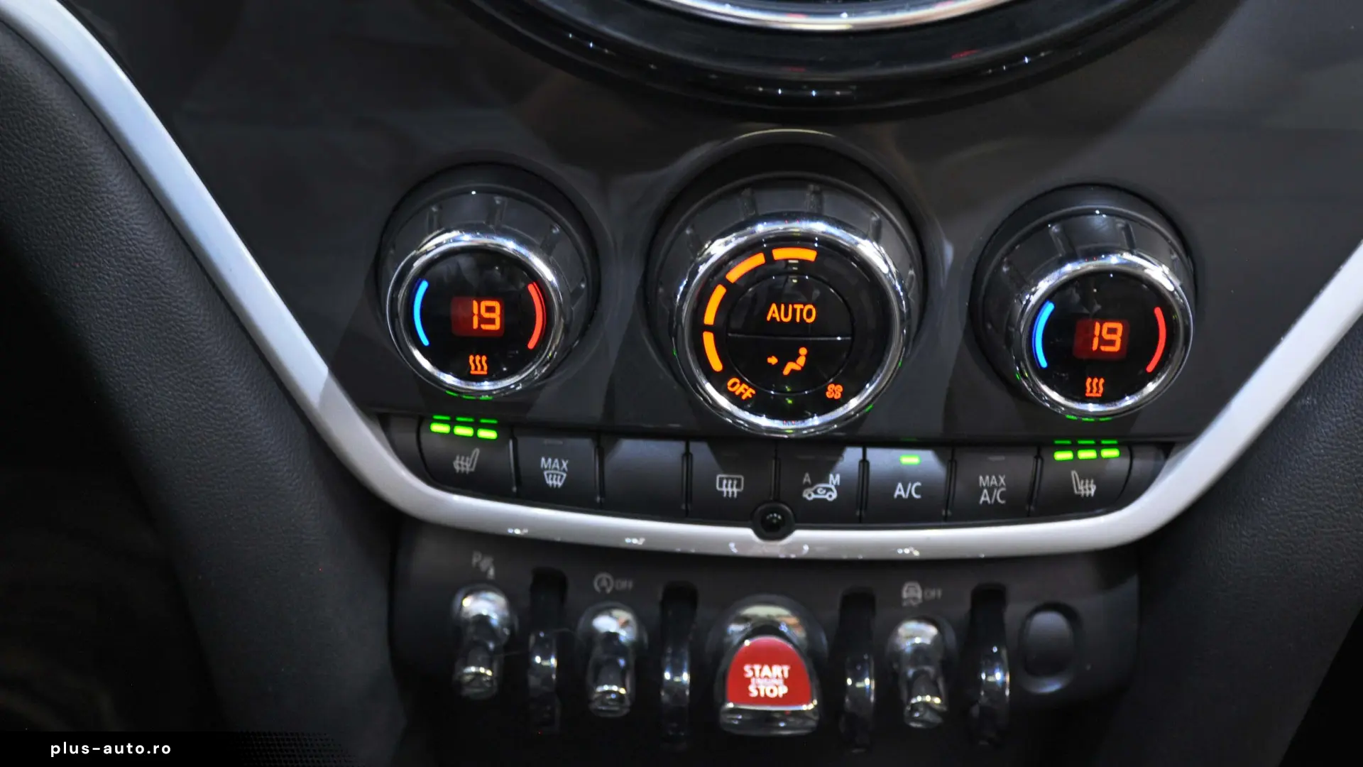 MINI COUNTRYMAN S ALL4 AT HARMAN KARDON PANORAMA