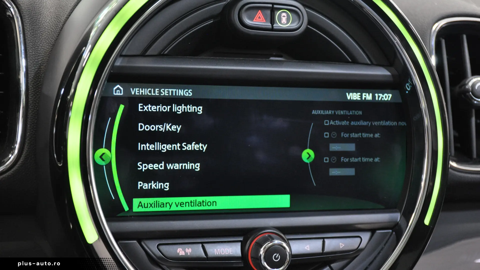 MINI COUNTRYMAN S ALL4 AT HARMAN KARDON PANORAMA