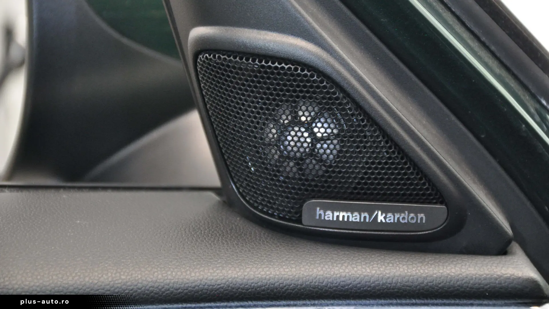 MINI COUNTRYMAN S ALL4 AT HARMAN KARDON PANORAMA