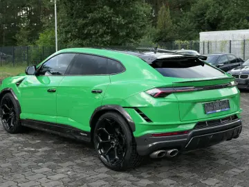 LAMBORGHINI Urus Performante Full-Carbon Night