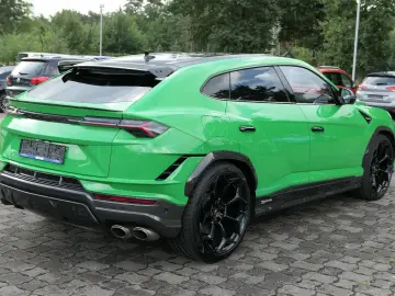 LAMBORGHINI Urus Performante Full-Carbon Night