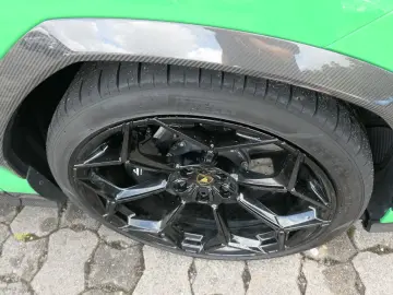 LAMBORGHINI Urus Performante Full-Carbon Night