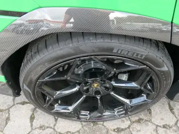 LAMBORGHINI Urus Performante Full-Carbon Night