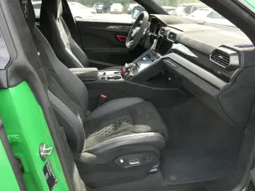 LAMBORGHINI Urus Performante Full-Carbon Night