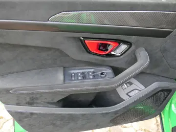 LAMBORGHINI Urus Performante Full-Carbon Night