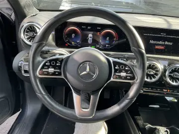 MERCEDES-BENZ A 250 e Advanced Teil-Leder R.Cam Navi LED SHZ