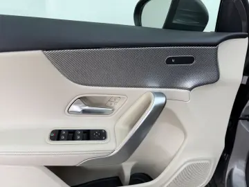 MERCEDES-BENZ A 180 Progressive DCT MBUS LEDER DAB P…