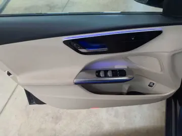 MERCEDES-BENZ C 220d T 9G-Ava Pano Assi  BusiP HuD DIS