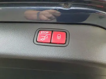 MERCEDES-BENZ C 220d T 9G-Ava Pano Assi  BusiP HuD DIS
